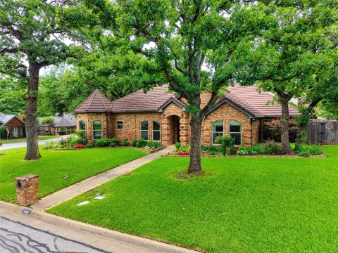 4930 High Creek Drive, Arlington, TX 76017 — photo 2