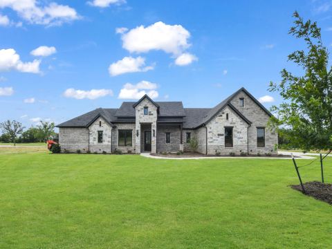 305 Wrangler Court, Weatherford, TX 76088 — photo 2