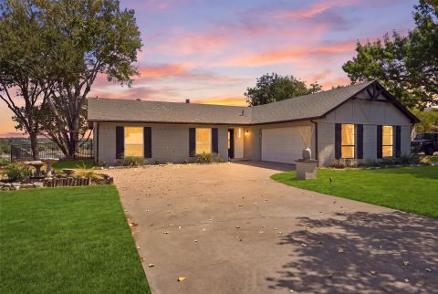 5123 Fairway Circle, Granbury