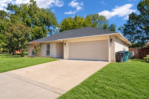 801 Bentree Drive, Fort Worth, TX 76120 — photo 3