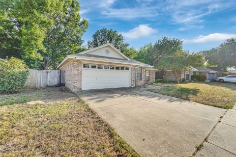 916 Pierce Arrow Drive, Arlington