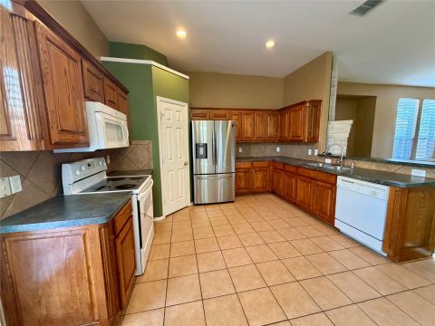 2008 Kingsbrook Trail, Fort Worth, TX 76120 — photo 2