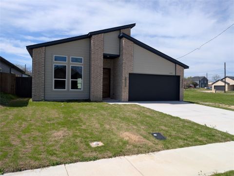 1890 JOHNSON Street, Greenville, TX 75401 — photo 2