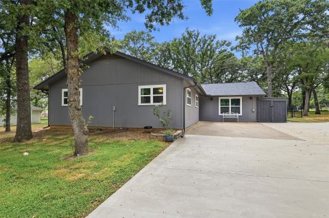237 Cayuga Trail, Lake Kiowa, TX 76240 — photo 2