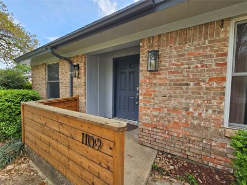 1109 W Redbud Drive, Hurst, TX 76053 — photo 2