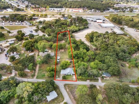 702 Monticello Drive, Springtown, TX 76082 — photo 2