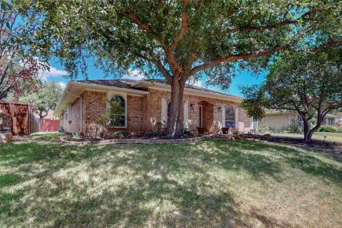 2251 Woodcreek Street, Carrollton, TX 75006 — photo 2