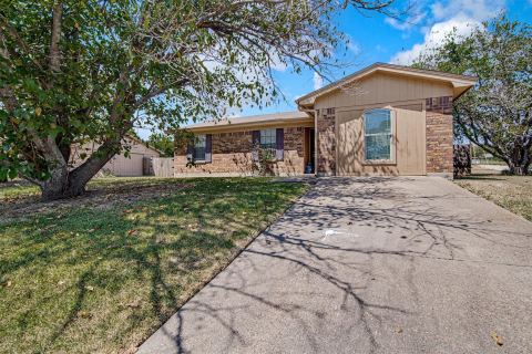 833 Springhill Drive, Burleson, TX 76028 — photo 2