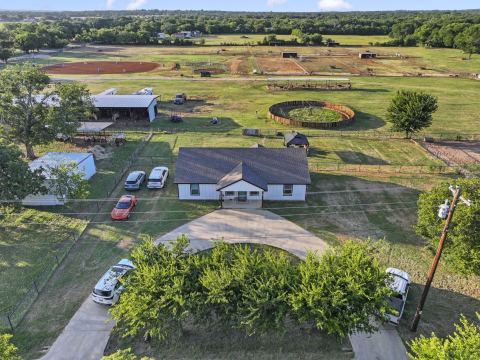 711 County Road 701, Cleburne
