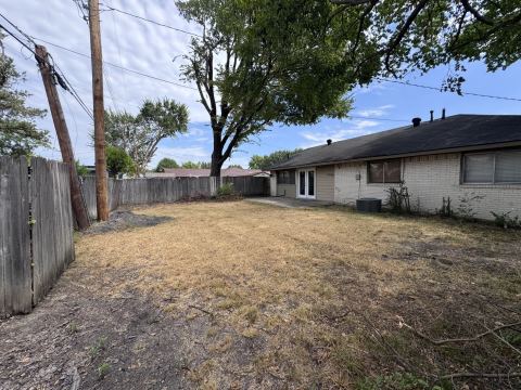 1610 Kingston Drive, Grand Prairie, TX 75051 — photo 3