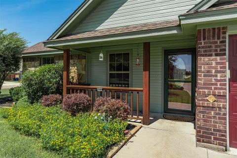 1221 Eagle Lake Drive, Azle, TX 76020 — photo 2