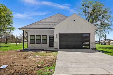 302 E Glenwood, Mabank