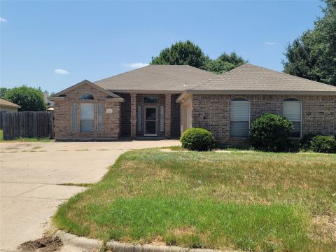 205 Willow Creek Drive, Weatherford, TX 76085 — photo 2
