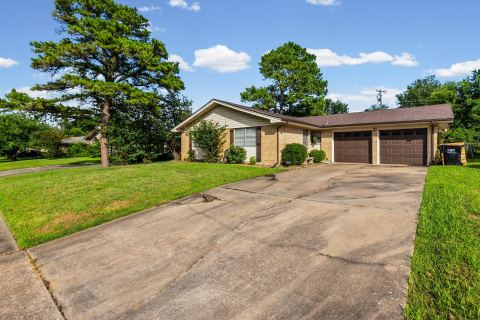 5213 Hilltop Drive, Greenville, TX 75402 — photo 2