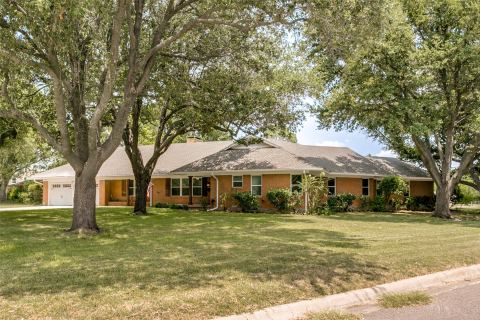 4601 Holiday Lane E, North Richland Hills, TX 76180 — photo 2