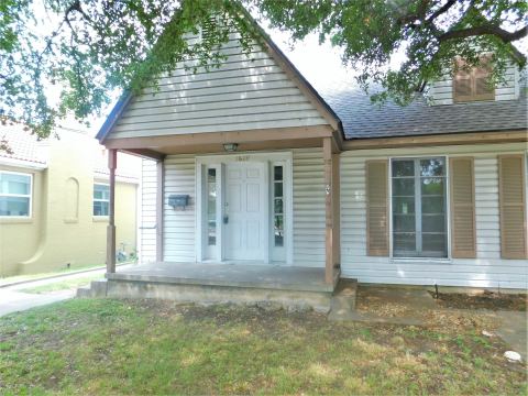 1609 N Locust Street, Denton