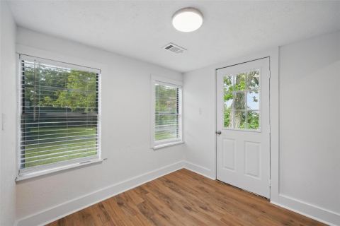 908 E Houston Street, Sherman, TX 75092 — photo 2