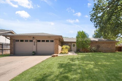 2709 Burnwood Court, Arlington, TX 76016 — photo 2