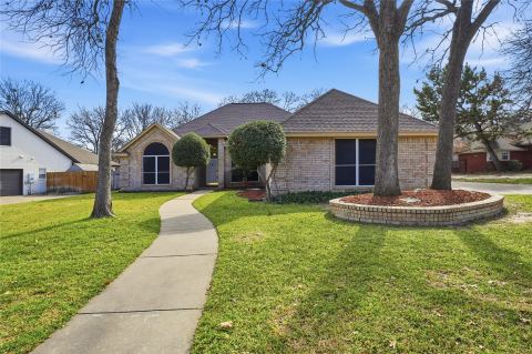 1312 Crows Nest Court, Azle, TX 76020 — photo 2