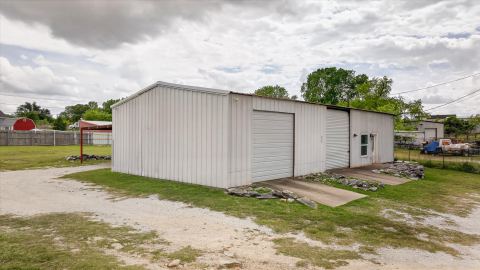 721 Comanche Cove Drive, Granbury, TX 76048 — photo 3