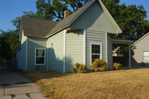 127 E Hull Street, Denison, TX 75021 — photo 2