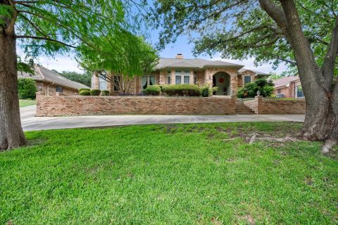 705 Kyle Drive, Arlington, TX 76011 — photo 2