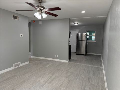 2502 Normont Circle, Fort Worth, TX 76103 — photo 2