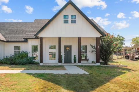325 Berryhill Drive, Springtown, TX 76082 — photo 2