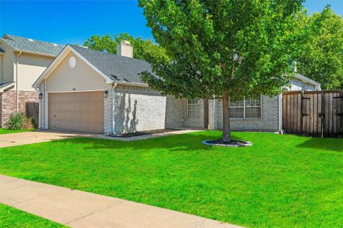 2401 Bennington Drive, Arlington, TX 76018 — photo 2