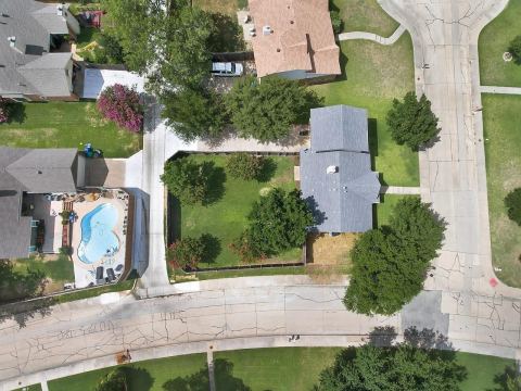 2037 Oakbluff Circle, Carrollton, TX 75007 — photo 2