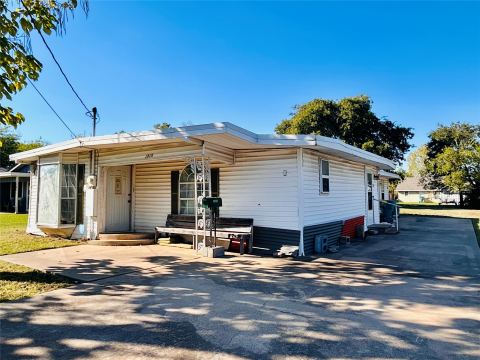 1819 E May Street, Sherman, TX 75090 — photo 2