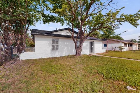 301 Stoneport Drive, Dallas, TX 75217 — photo 2