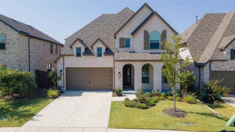 2012 Braided Mane Avenue, Aubrey