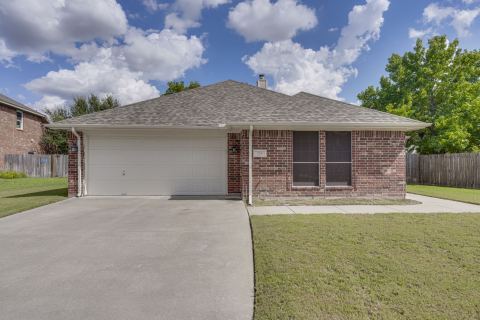 304 Mary Kay Court, Burleson, TX 76028 — photo 2
