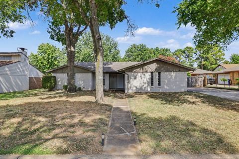 826 Glacier Lane, Grapevine
