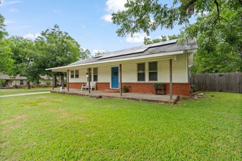 521 Woodard Avenue, Cleburne, TX 76033 — photo 2