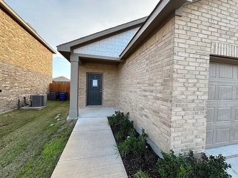 5944 Sahara Drive, Forney