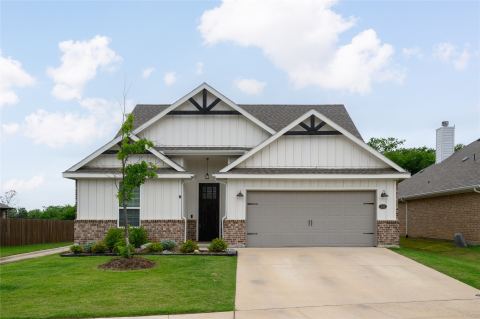 300 Bronco Drive, Pilot Point, TX 76258 — photo 2