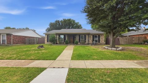 2021 Clark Trail, Grand Prairie