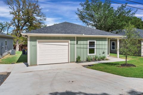 807 Branding Iron Trail, Granbury, TX 76049 — photo 2