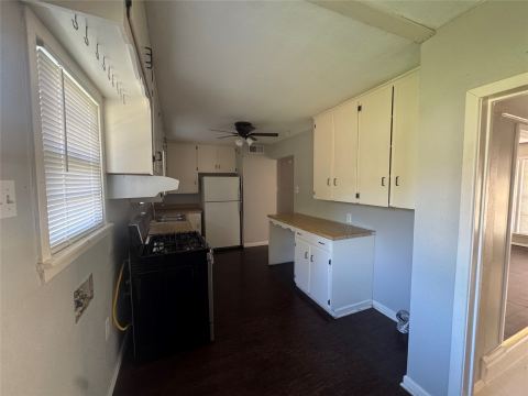 208 Barrett Drive, Justin, TX 76247 — photo 2