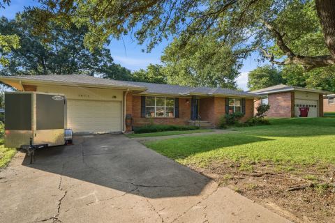 1411 Robin Drive, Sherman, TX 75092 — photo 2