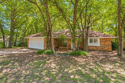 1303 Spanish Flower Drive, Granbury