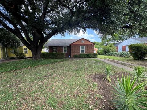 3241 Sandage Avenue, Fort Worth
