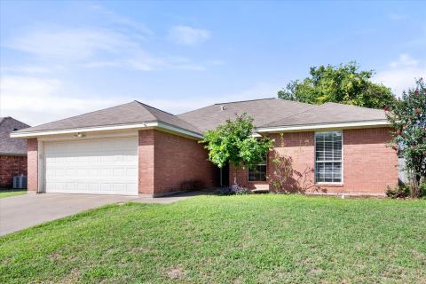 330 Schumacher Drive, Burleson, TX 76028 — photo 2