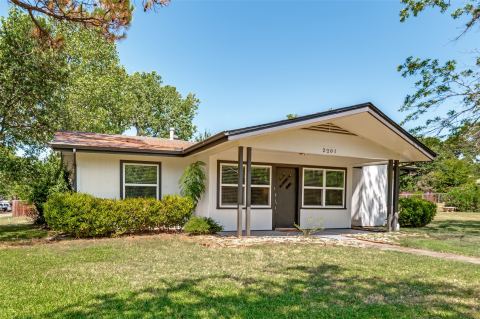2201 Lake Coves Drive, Flower Mound, TX 75022 — photo 2