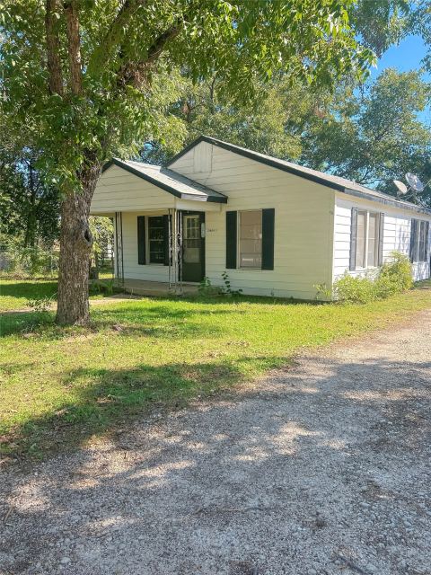 304 N Neches Street, Whitney, TX 76692 — photo 2