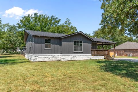 417 N Birch Street, Springtown, TX 76082 — photo 2