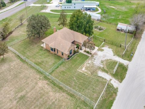 2209 Strader Road, Justin