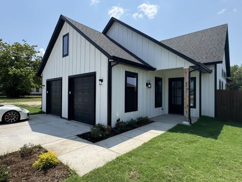 4911 LEE Street, Greenville